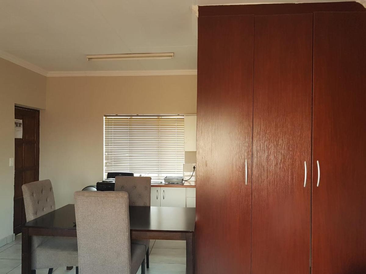 Private Apartments & Biz Stays Pretoria Exterior photo