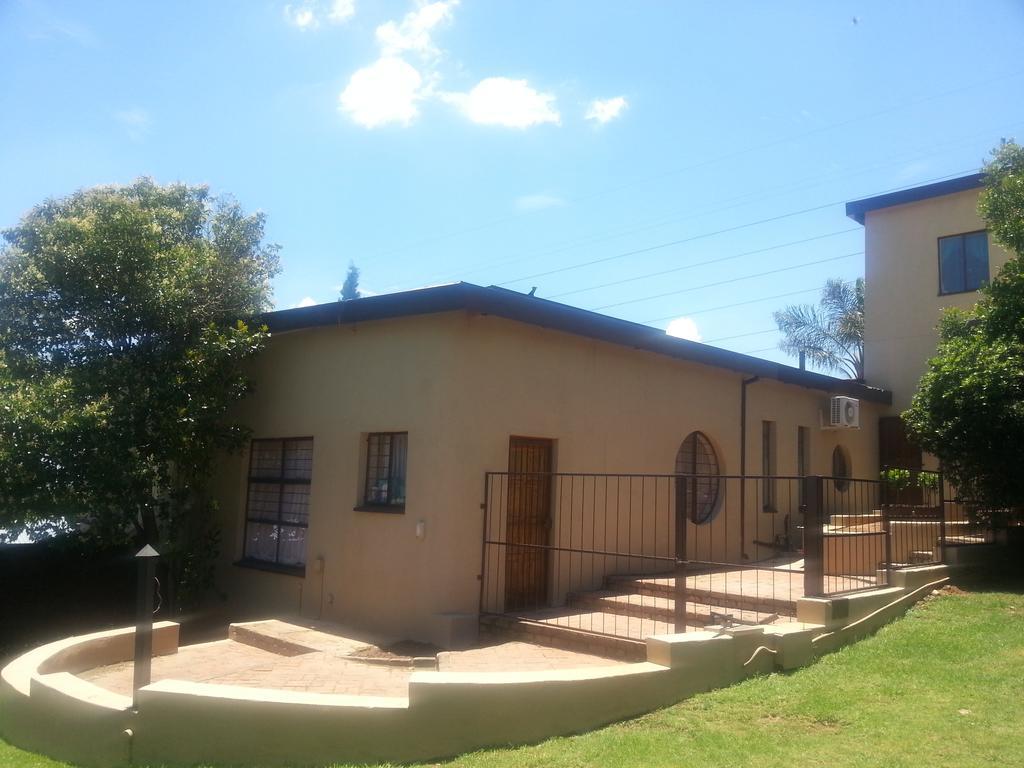 Private Apartments & Biz Stays Pretoria Room photo