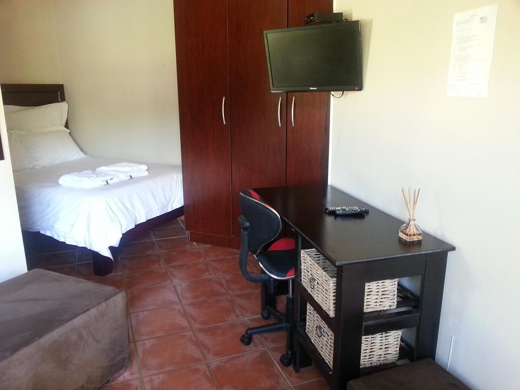 Private Apartments & Biz Stays Pretoria Room photo